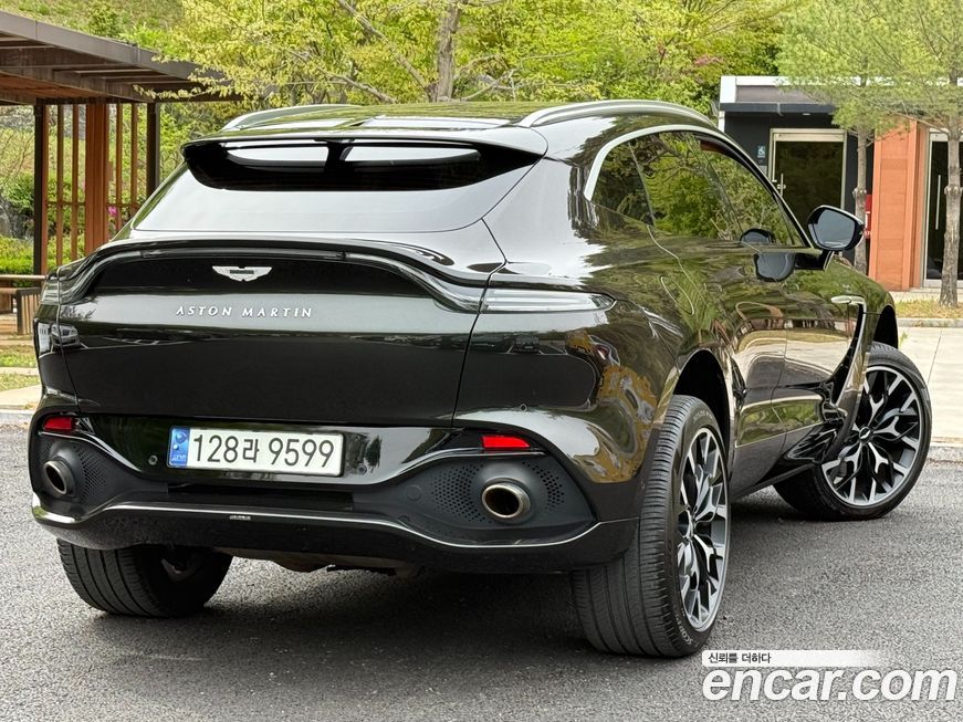 Astonmartin DBX 2021
