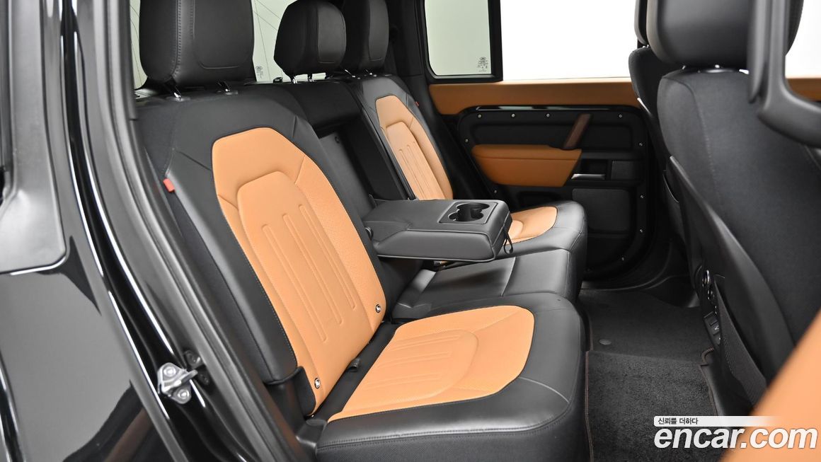 Land Rover Defender 2024