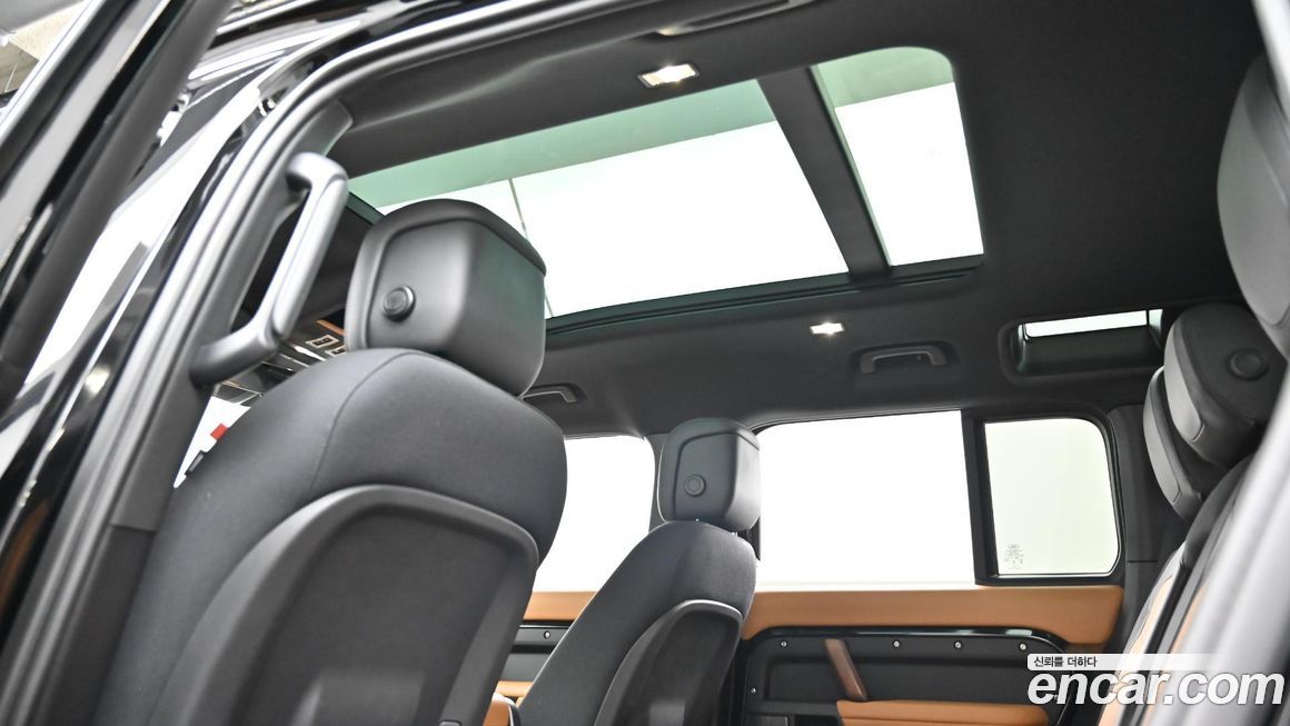 Land Rover Defender 2024