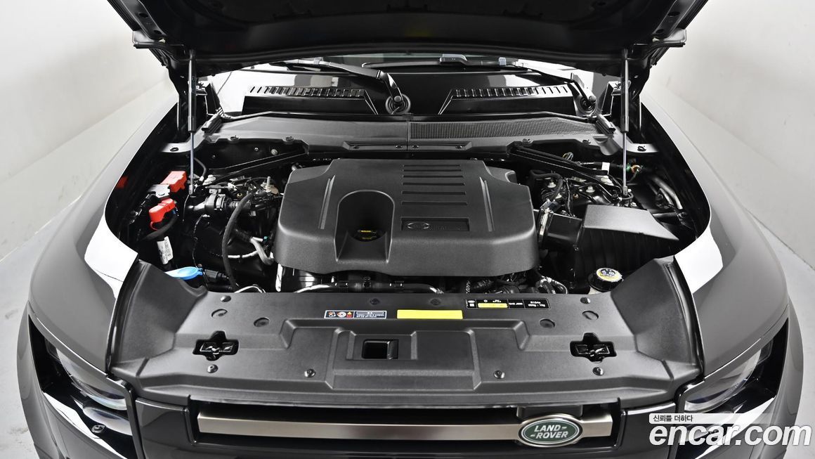 Land Rover Defender 2024