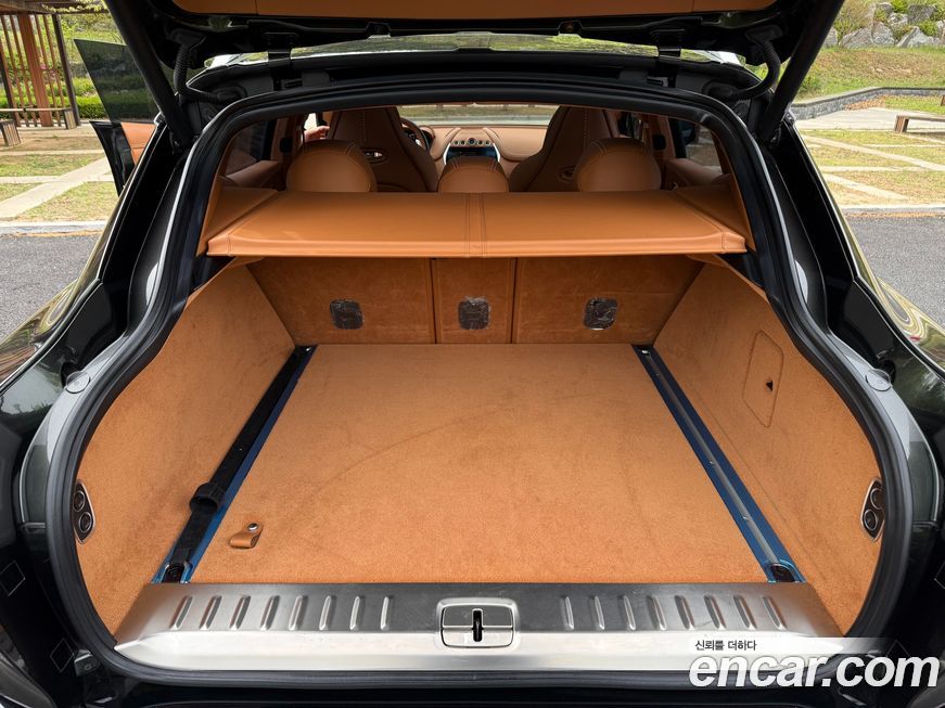 Astonmartin DBX 2021