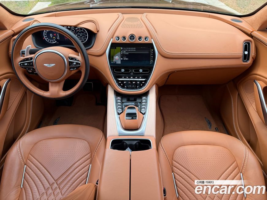 Astonmartin DBX 2021