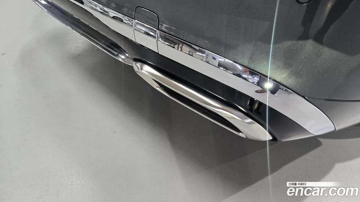 Mercedes-Benz S-Class 2025