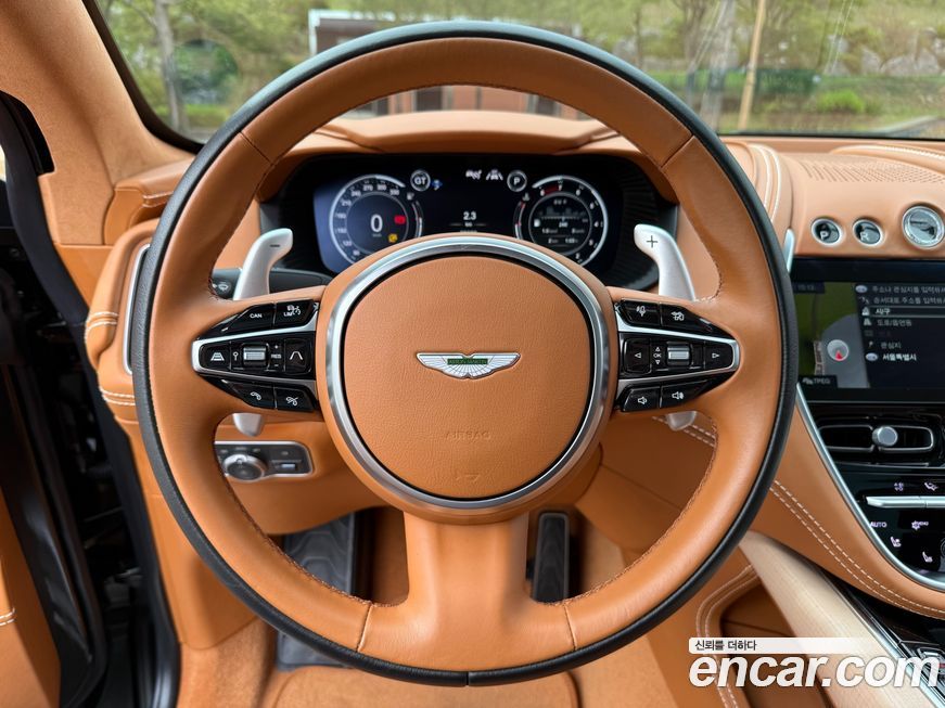 Astonmartin DBX 2021