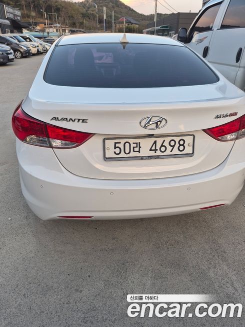 Hyundai AVANTE 2011