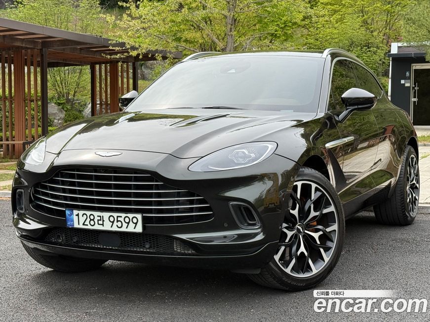 Astonmartin DBX 2021