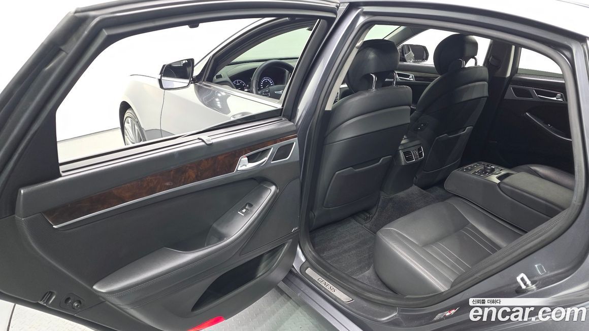 Hyundai Genesis 2016