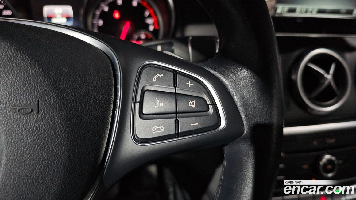 Mercedes-Benz GLA-Class 2019