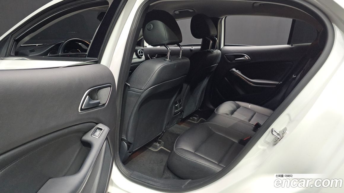 Mercedes-Benz GLA-Class 2019