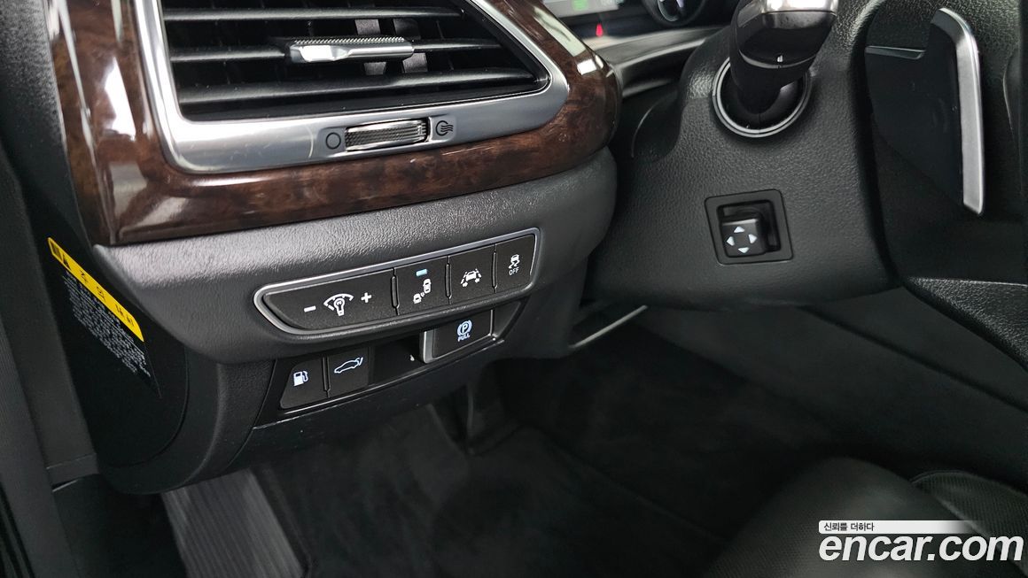 Genesis EQ900 2017