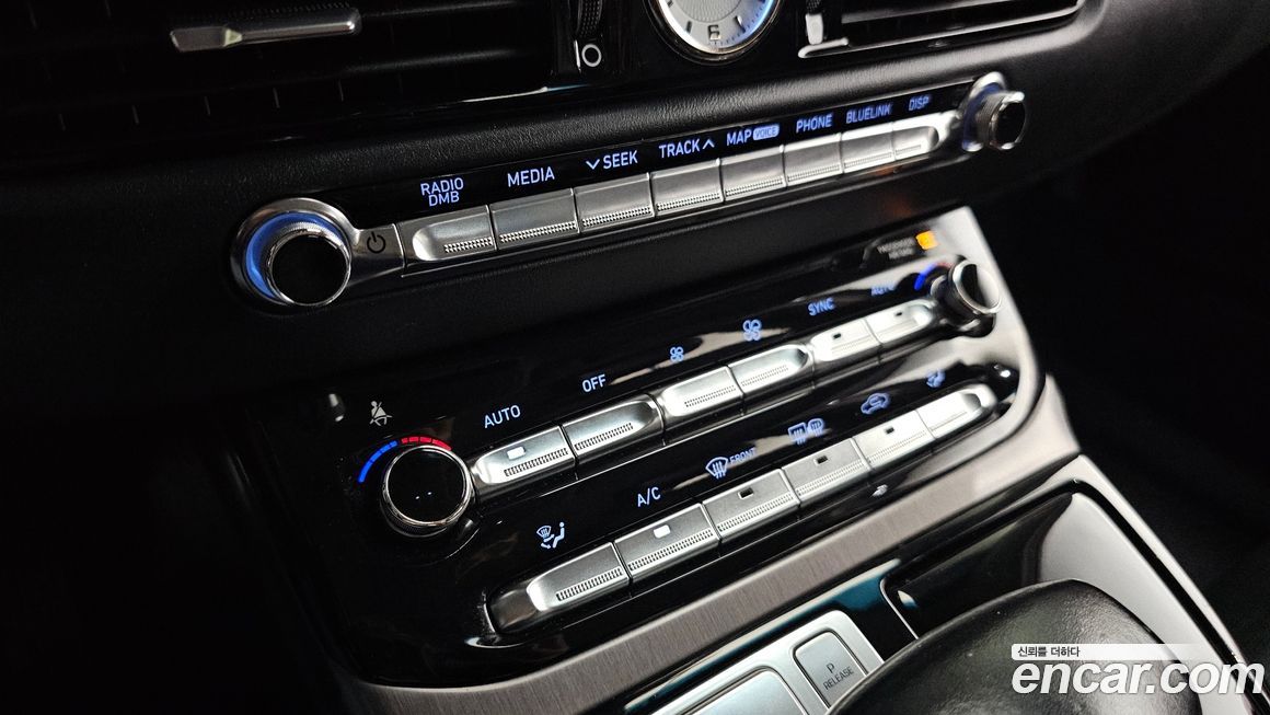 Genesis EQ900 2017
