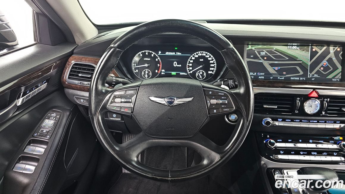 Genesis EQ900 2017