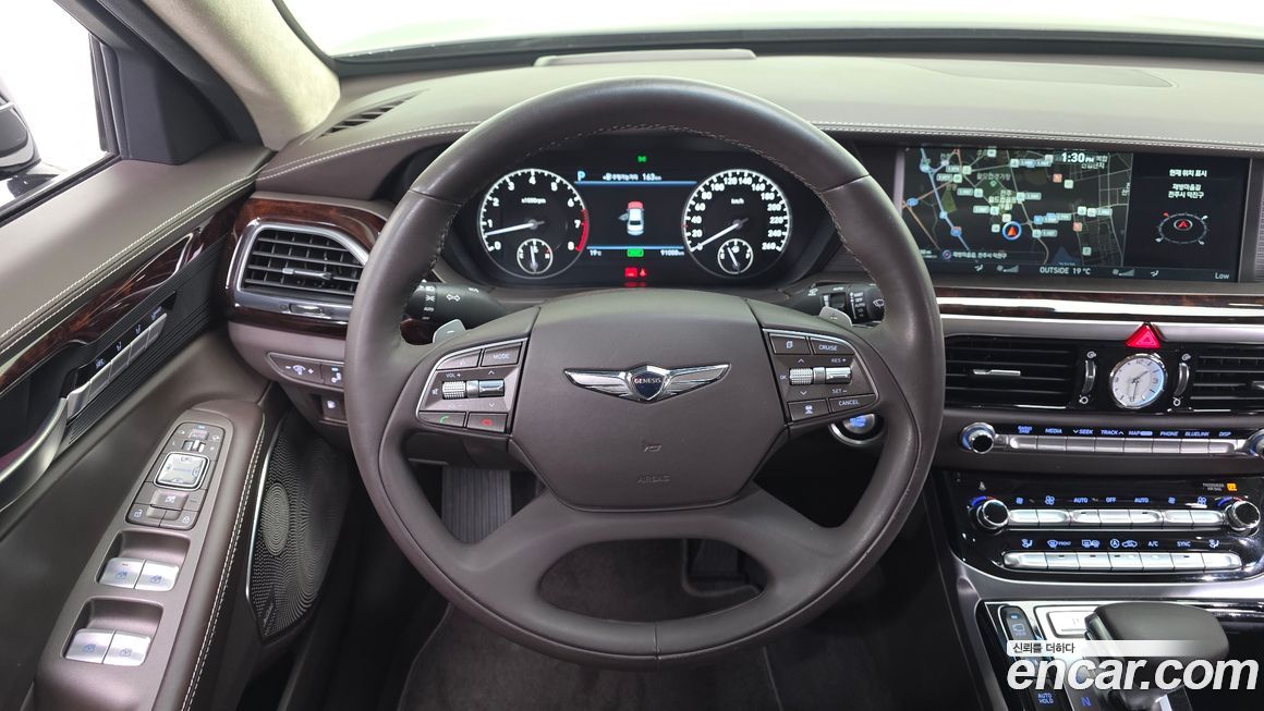 Genesis EQ900 2017