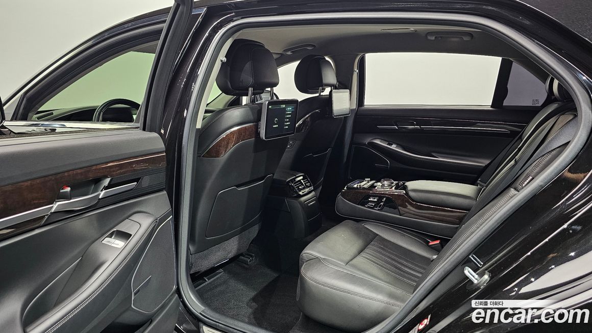 Genesis EQ900 2018