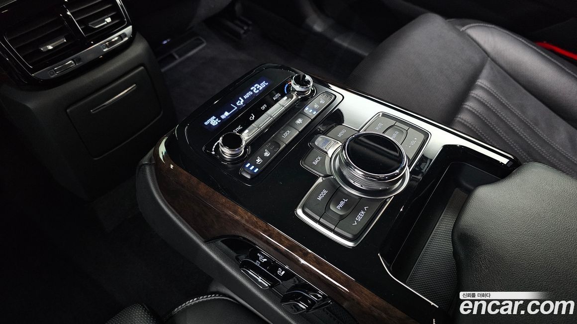Genesis EQ900 2018
