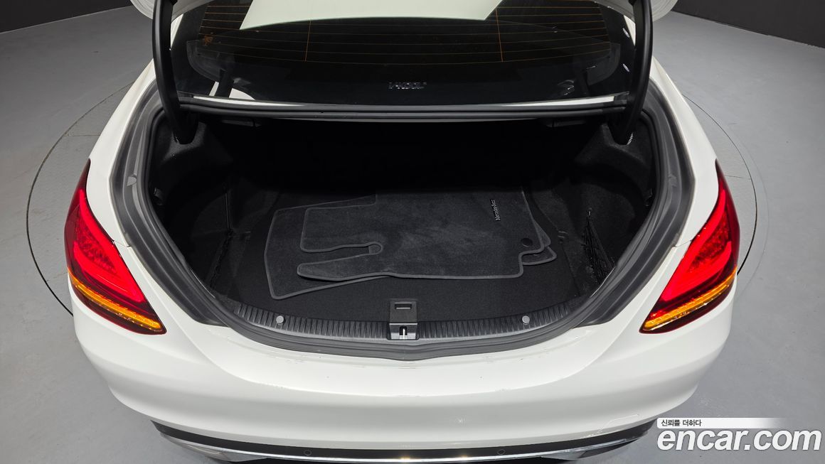 Mercedes-Benz C-Class 2020