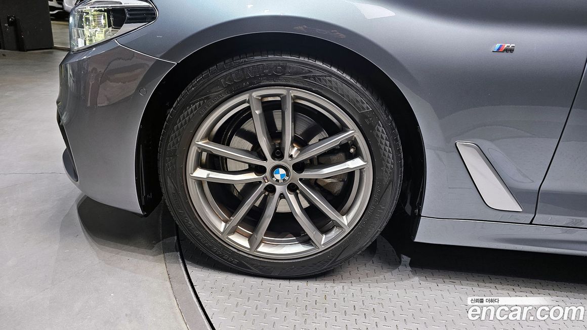 BMW 5-Series 2019