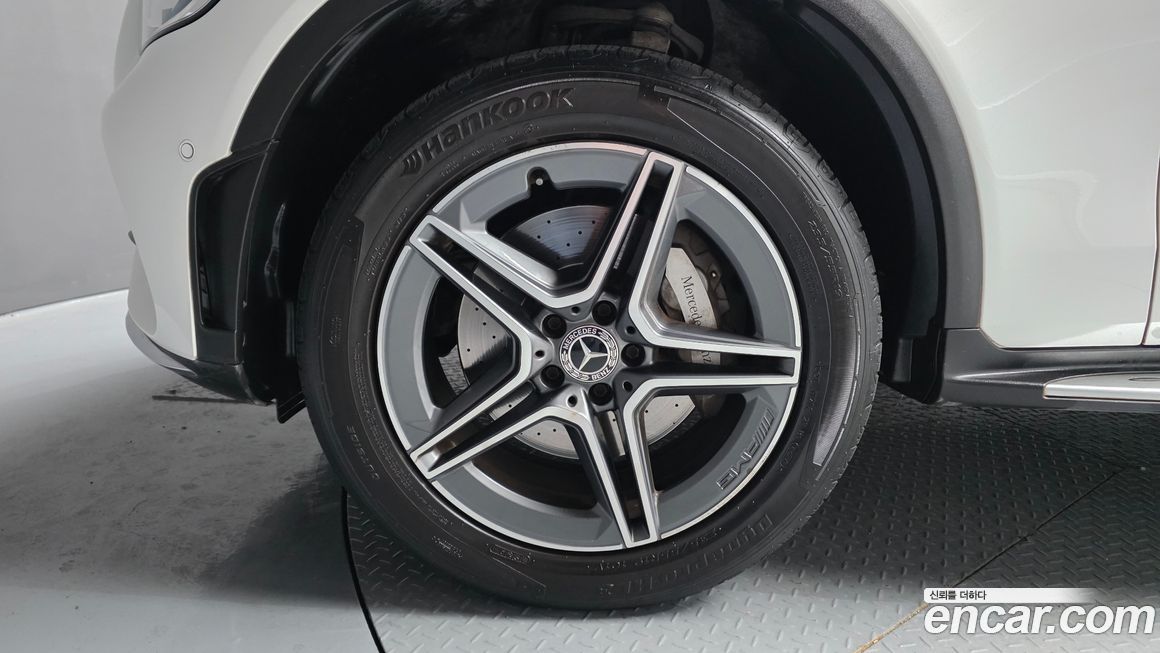 Mercedes-Benz GLC-Class 2021