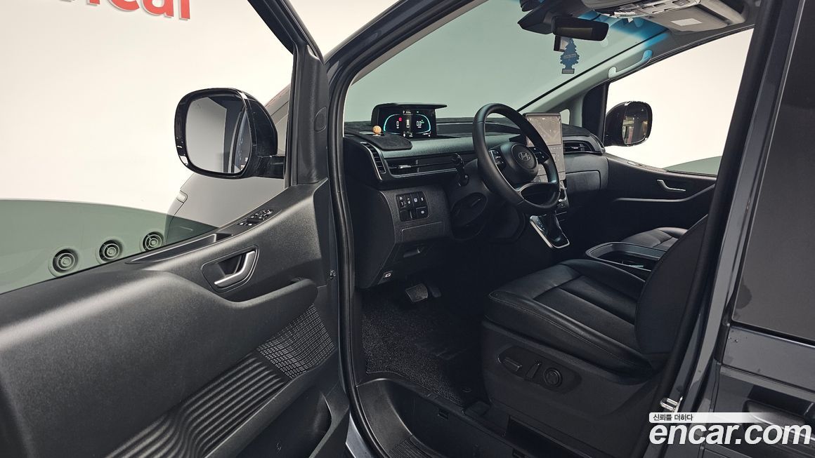 Hyundai Staria 2025