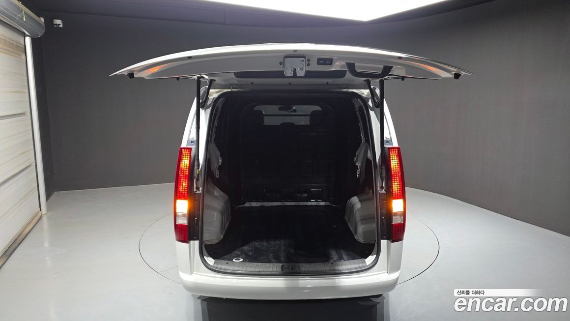 Hyundai Staria 2023