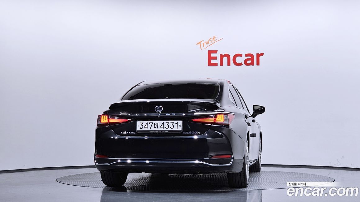 Lexus ES 2019