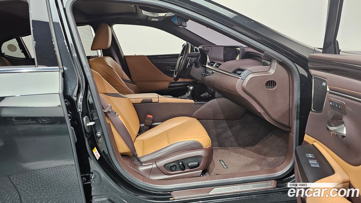 Lexus ES 2019