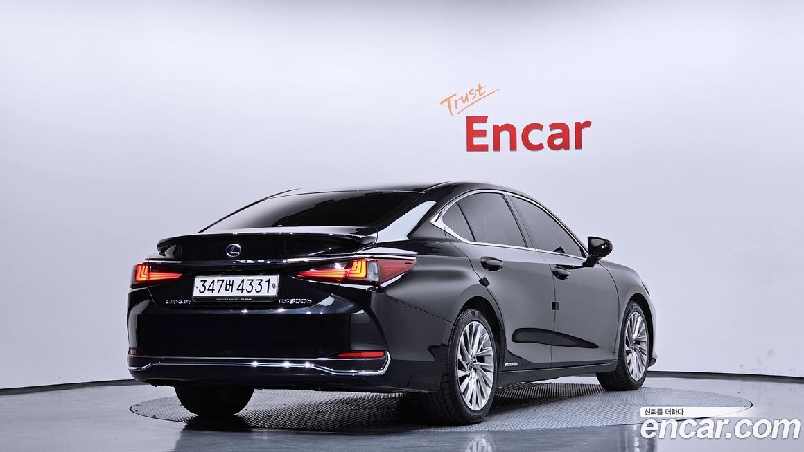 Lexus ES 2019