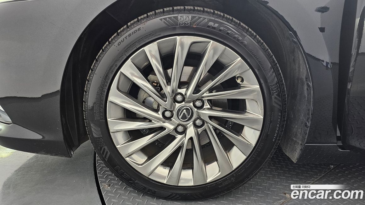 Lexus ES 2019