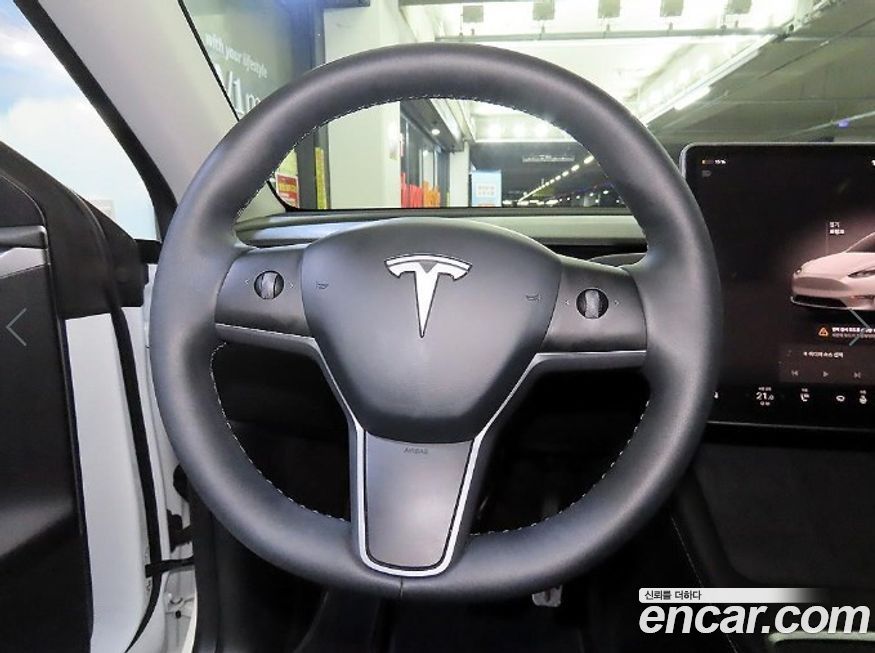 Tesla Model Y 2024