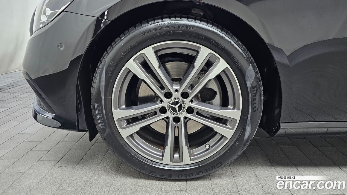 Mercedes-Benz E-Class 2023