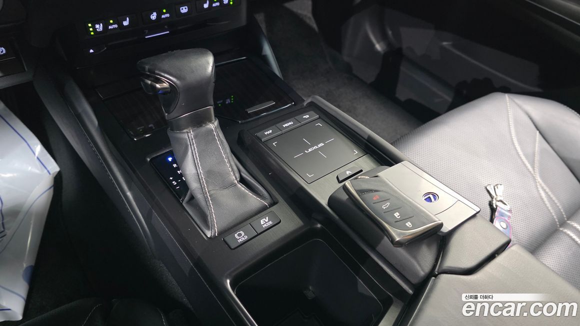 Lexus ES 2019