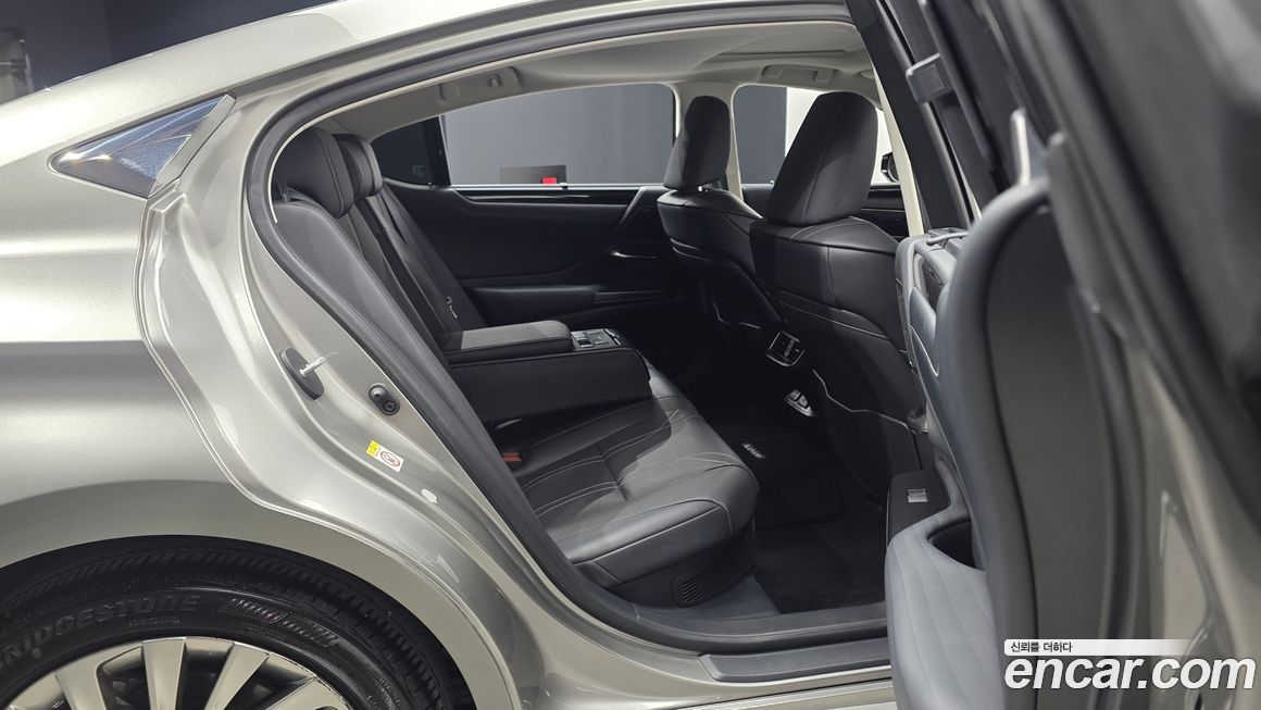 Lexus ES 2019