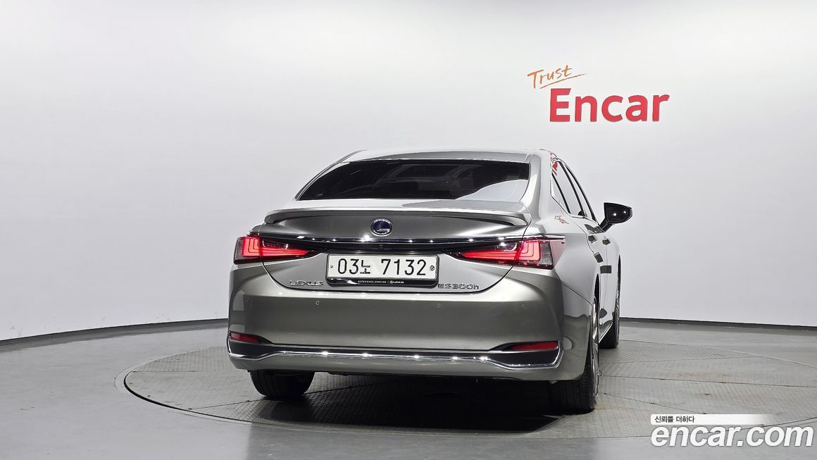 Lexus ES 2019