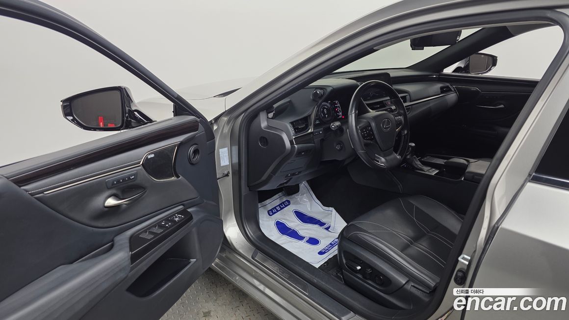 Lexus ES 2019