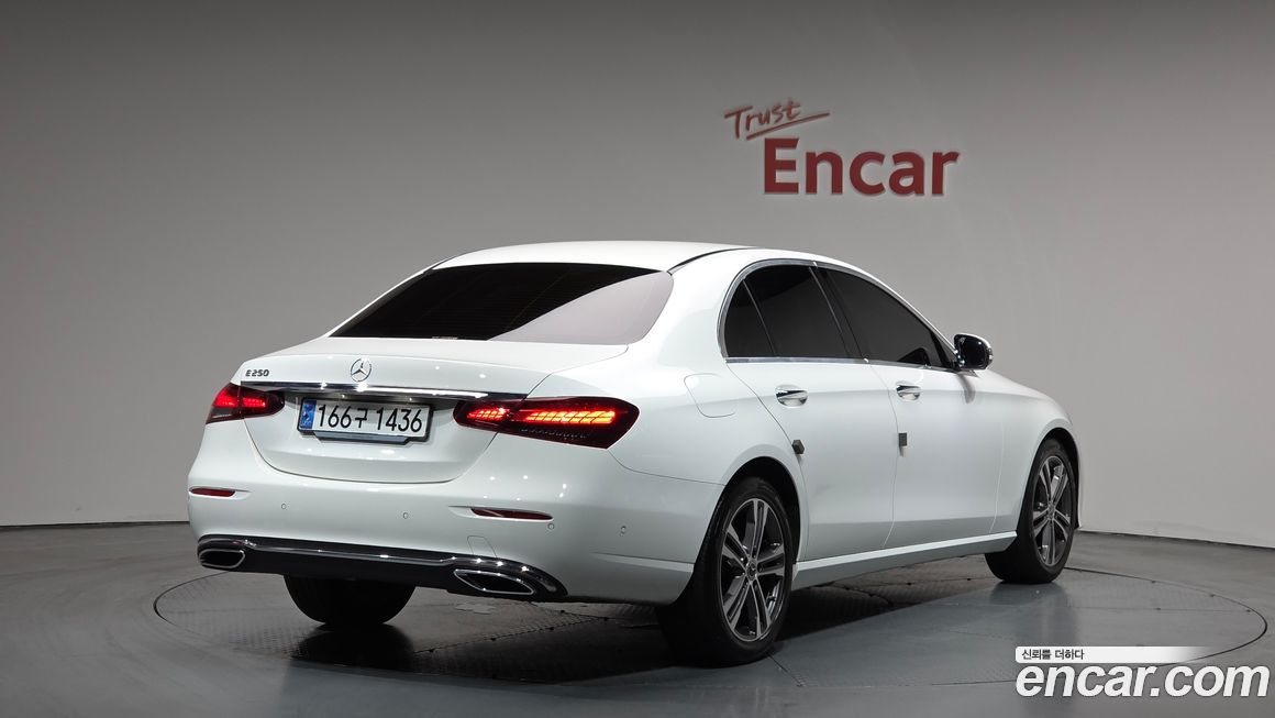 Mercedes-Benz E-Class 2023