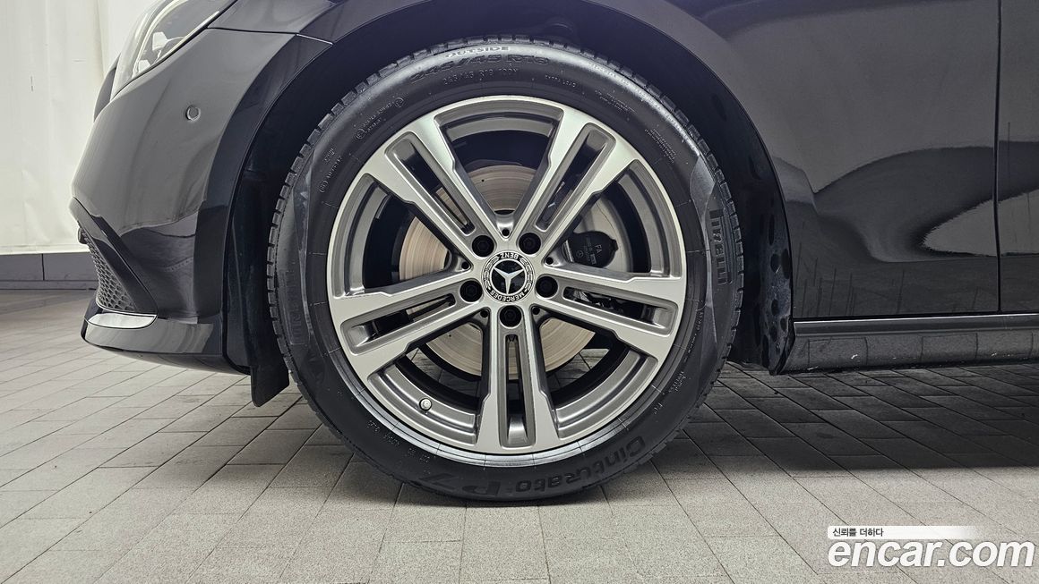 Mercedes-Benz E-Class 2023