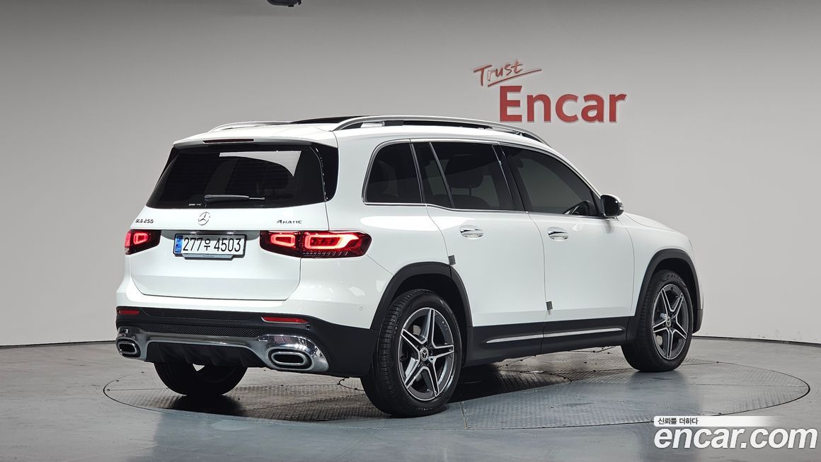 Mercedes-Benz GLB-Class 2023