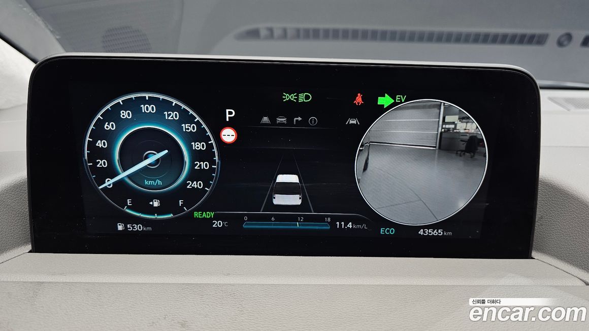 Hyundai Staria 2025