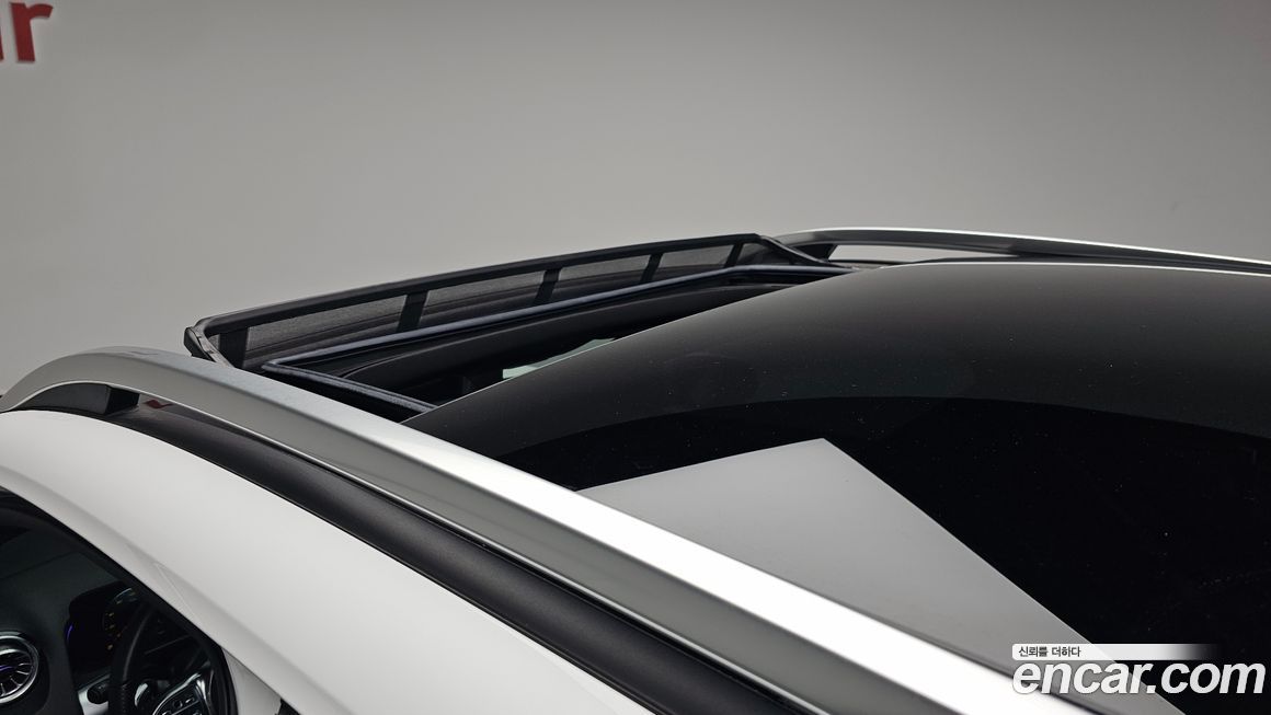 Mercedes-Benz GLB-Class 2023