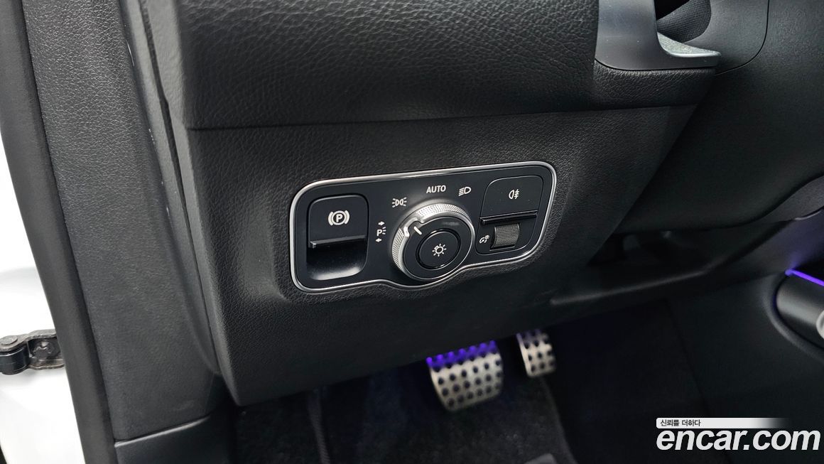 Mercedes-Benz GLB-Class 2023