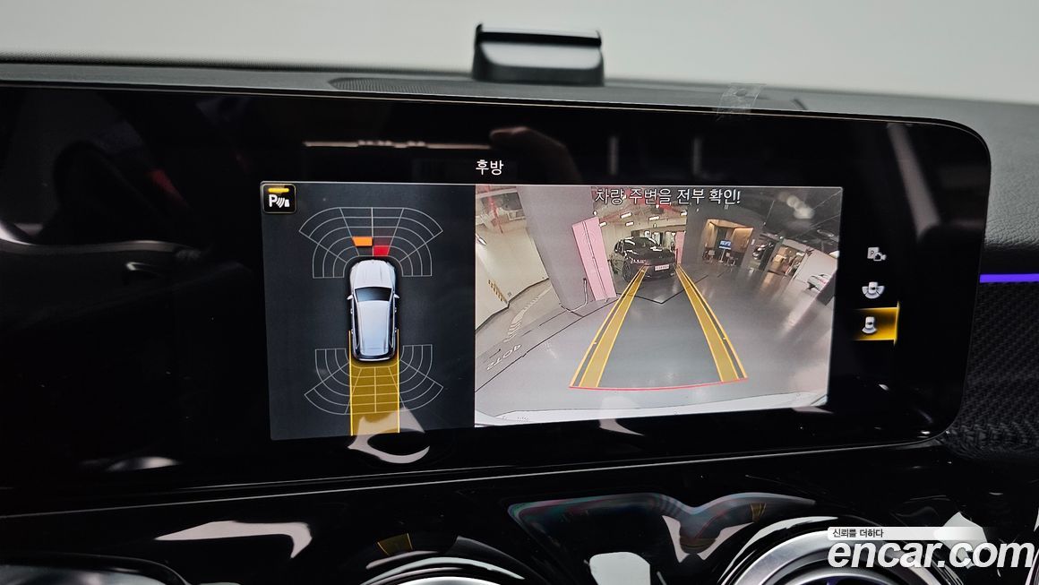 Mercedes-Benz GLB-Class 2023