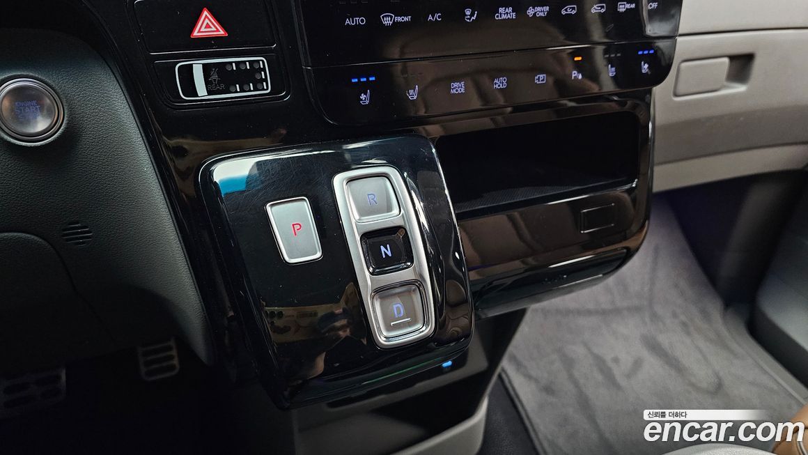 Hyundai Staria 2025