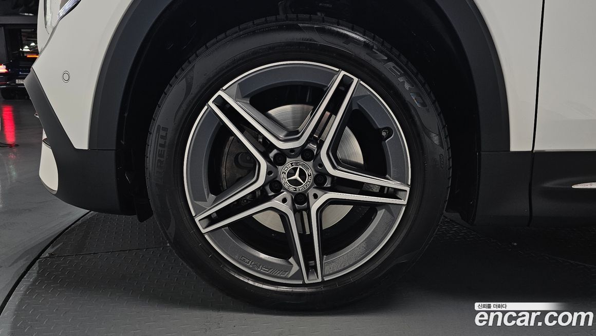 Mercedes-Benz GLB-Class 2023