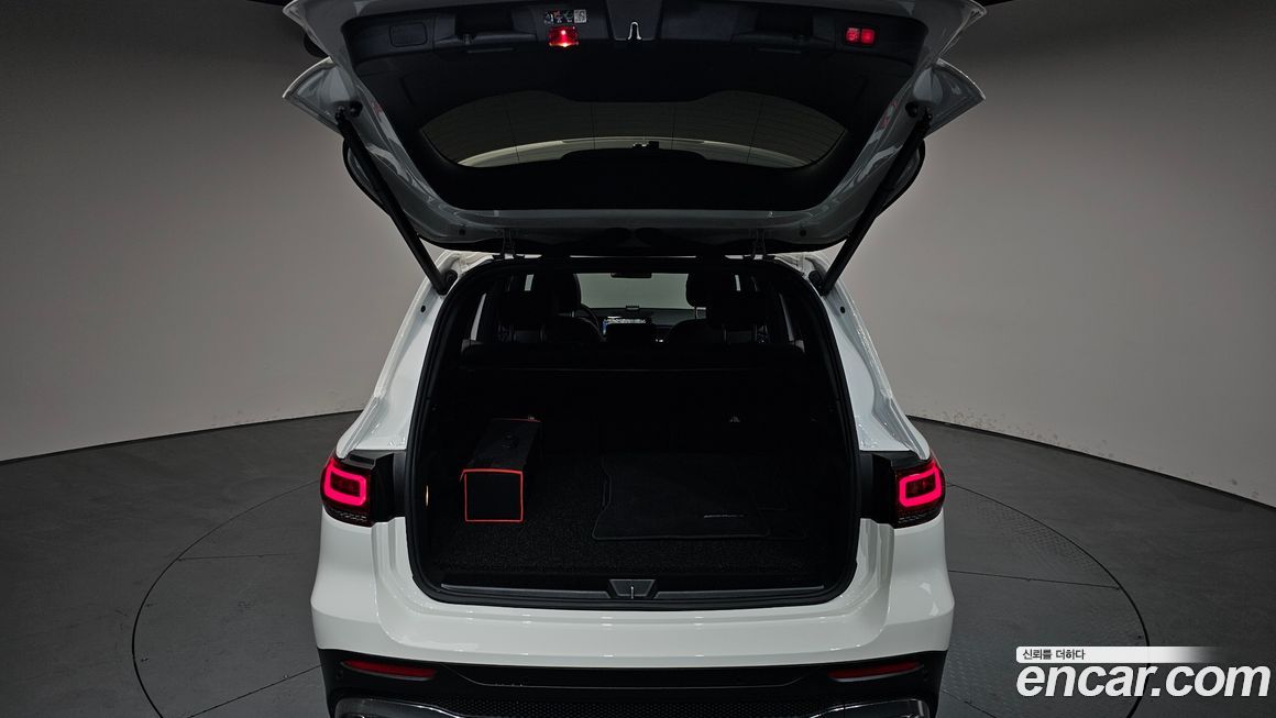 Mercedes-Benz GLB-Class 2023