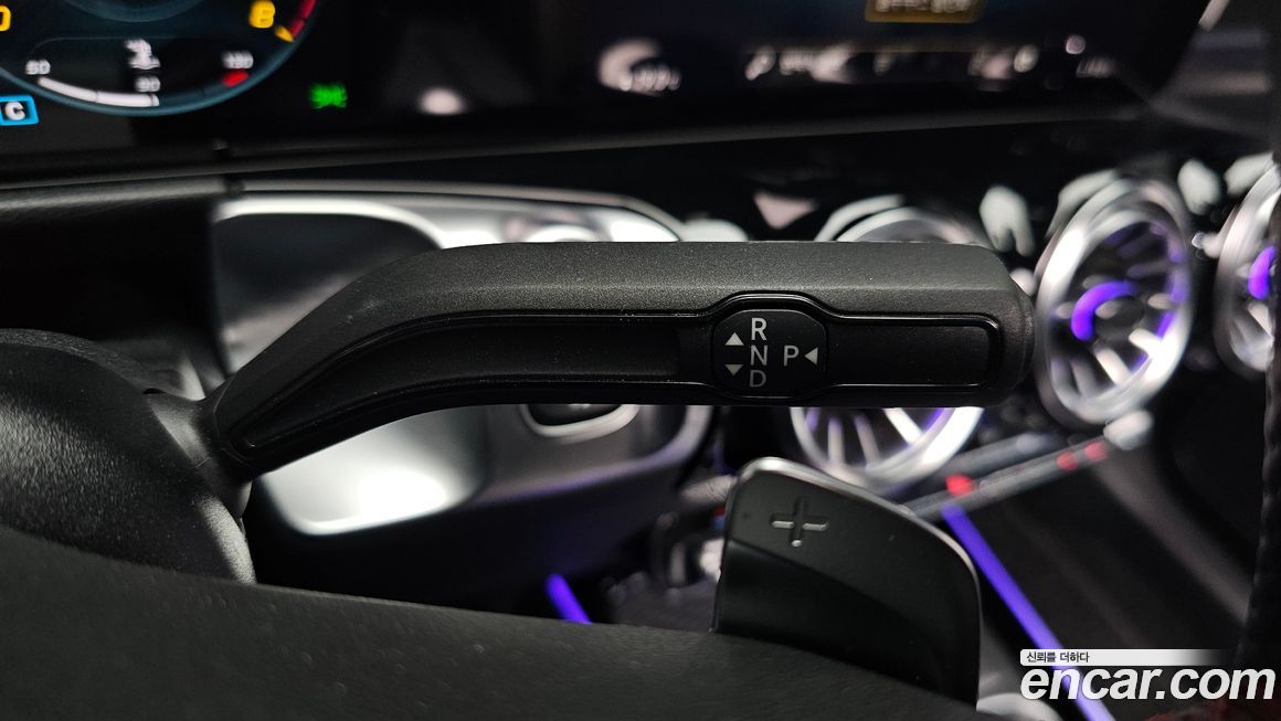 Mercedes-Benz GLB-Class 2023