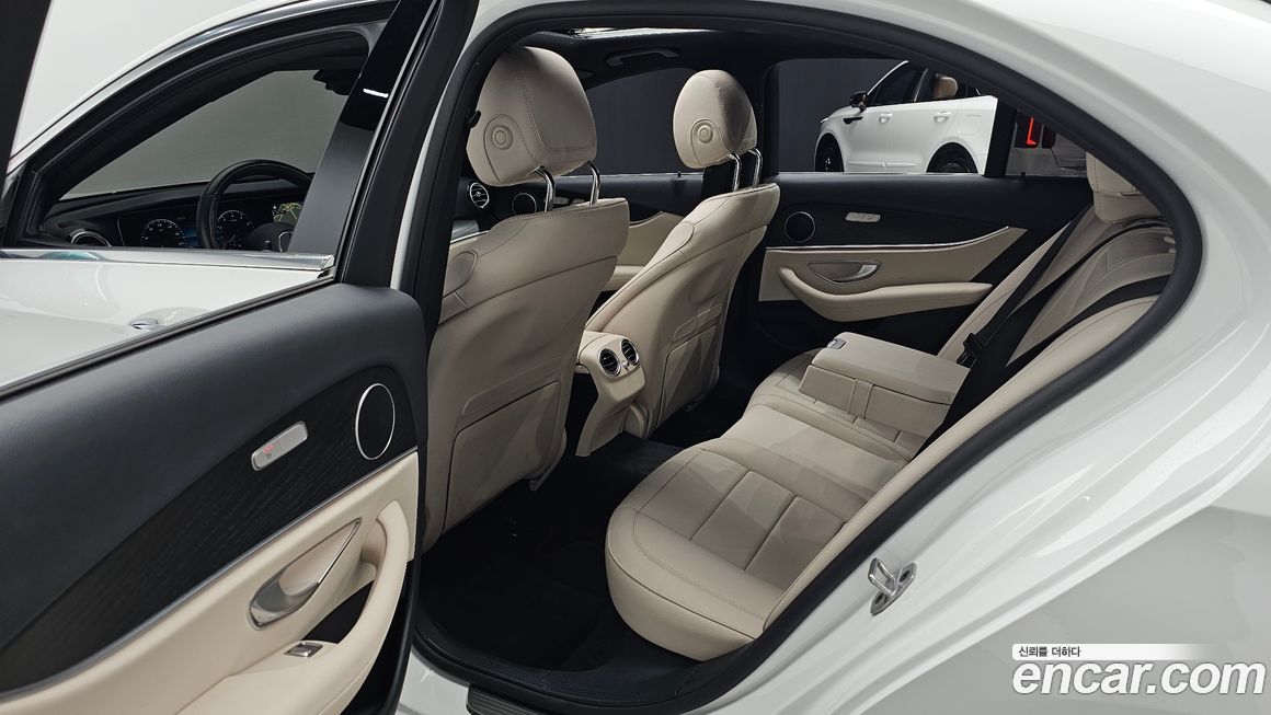 Mercedes-Benz E-Class 2023