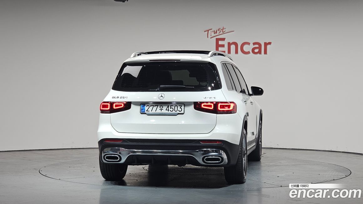 Mercedes-Benz GLB-Class 2023