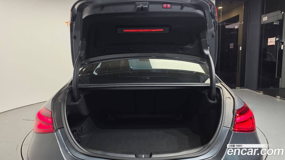 Mercedes-Benz C-Class 2023