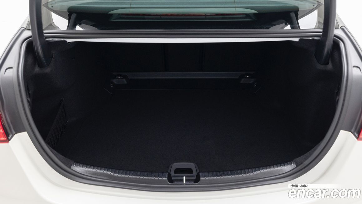 Mercedes-Benz C-Class 2025