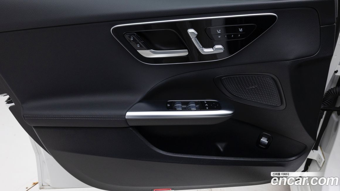 Mercedes-Benz C-Class 2025